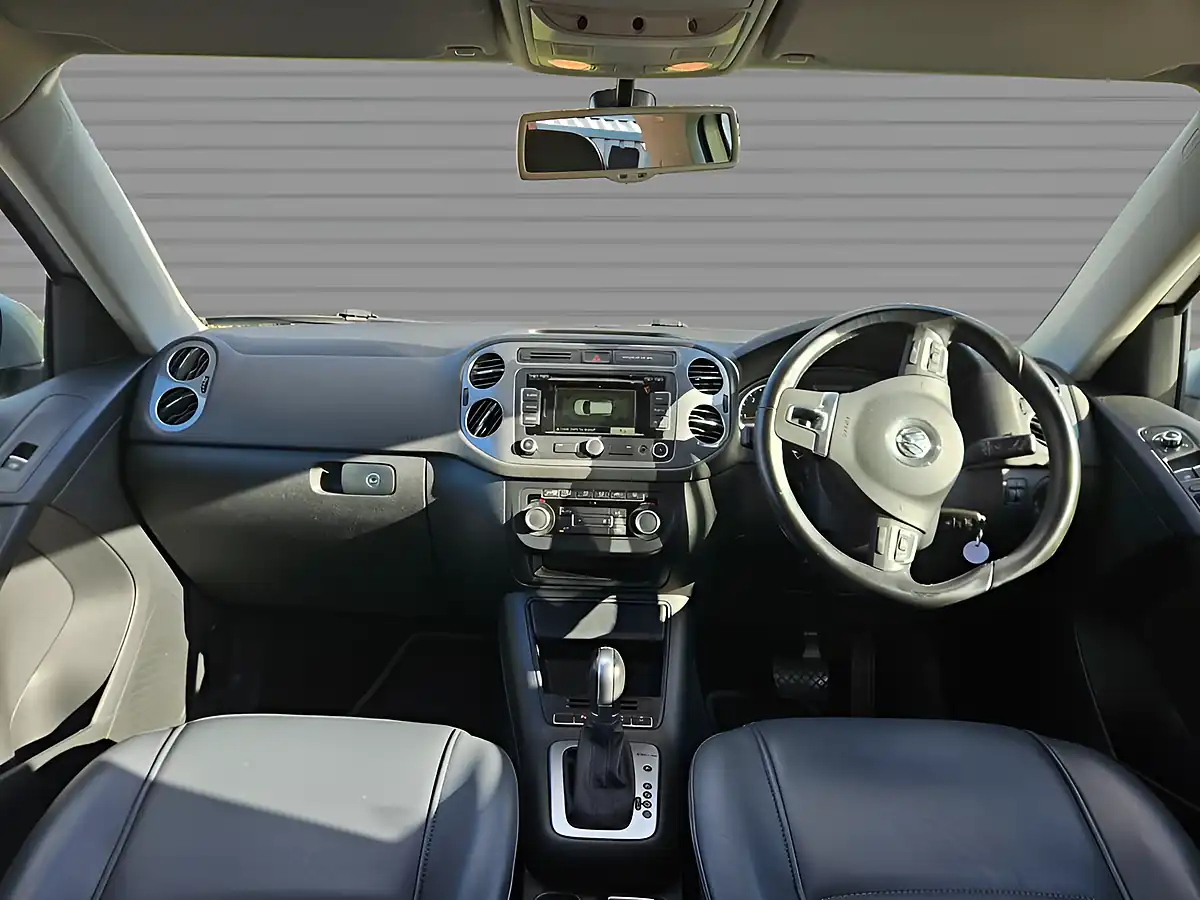 Used 2014 Volkswagen Tiguan Match Reflex Silver - Interior and Exterior details 10