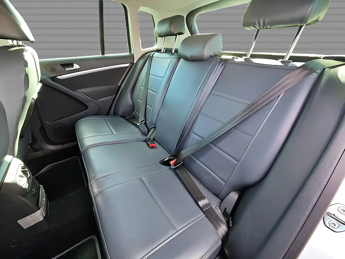 Used 2014 Volkswagen Tiguan Match Reflex Silver - Interior and Exterior details 11