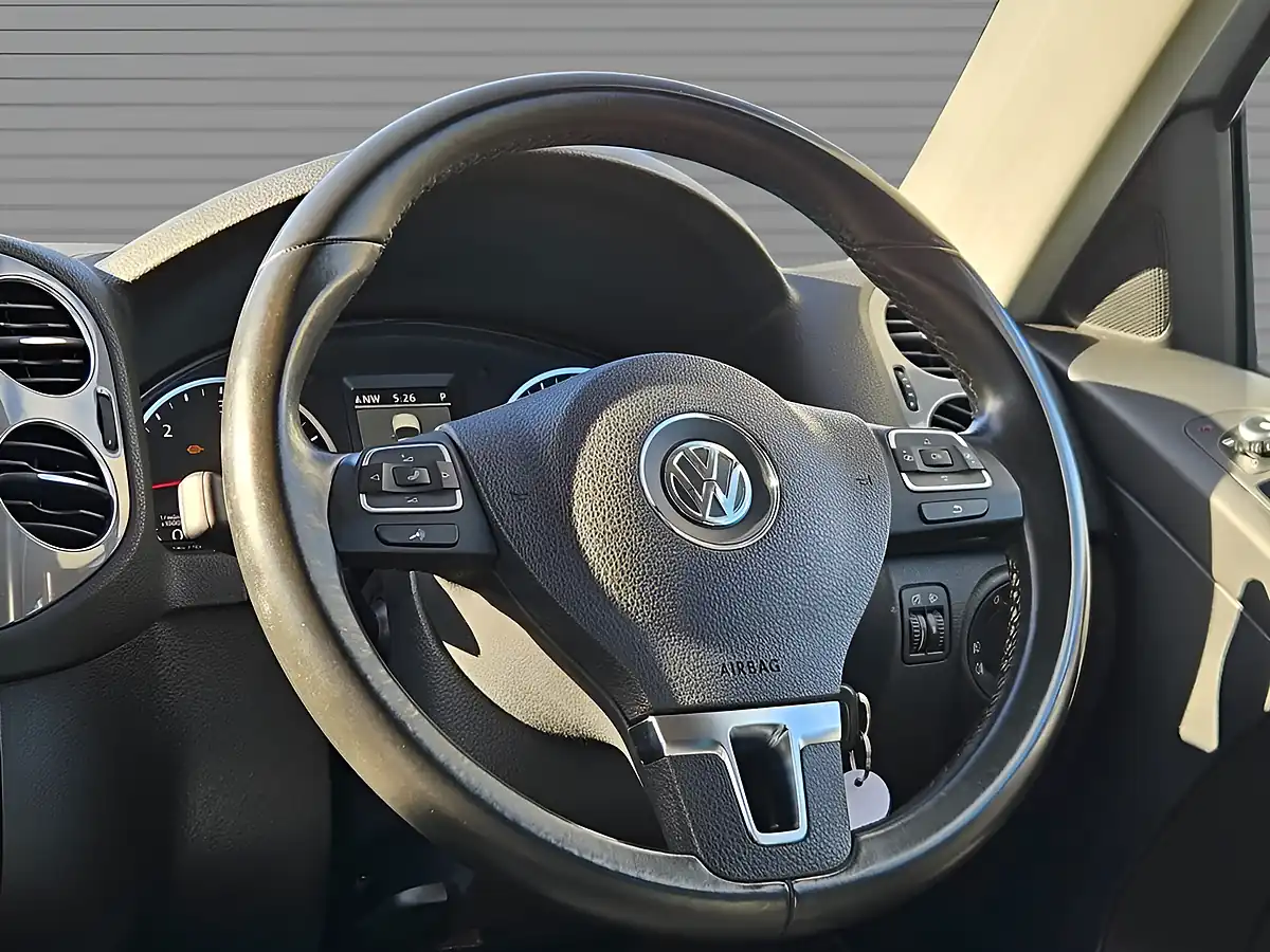 Used 2014 Volkswagen Tiguan Match Reflex Silver - Interior and Exterior details 13
