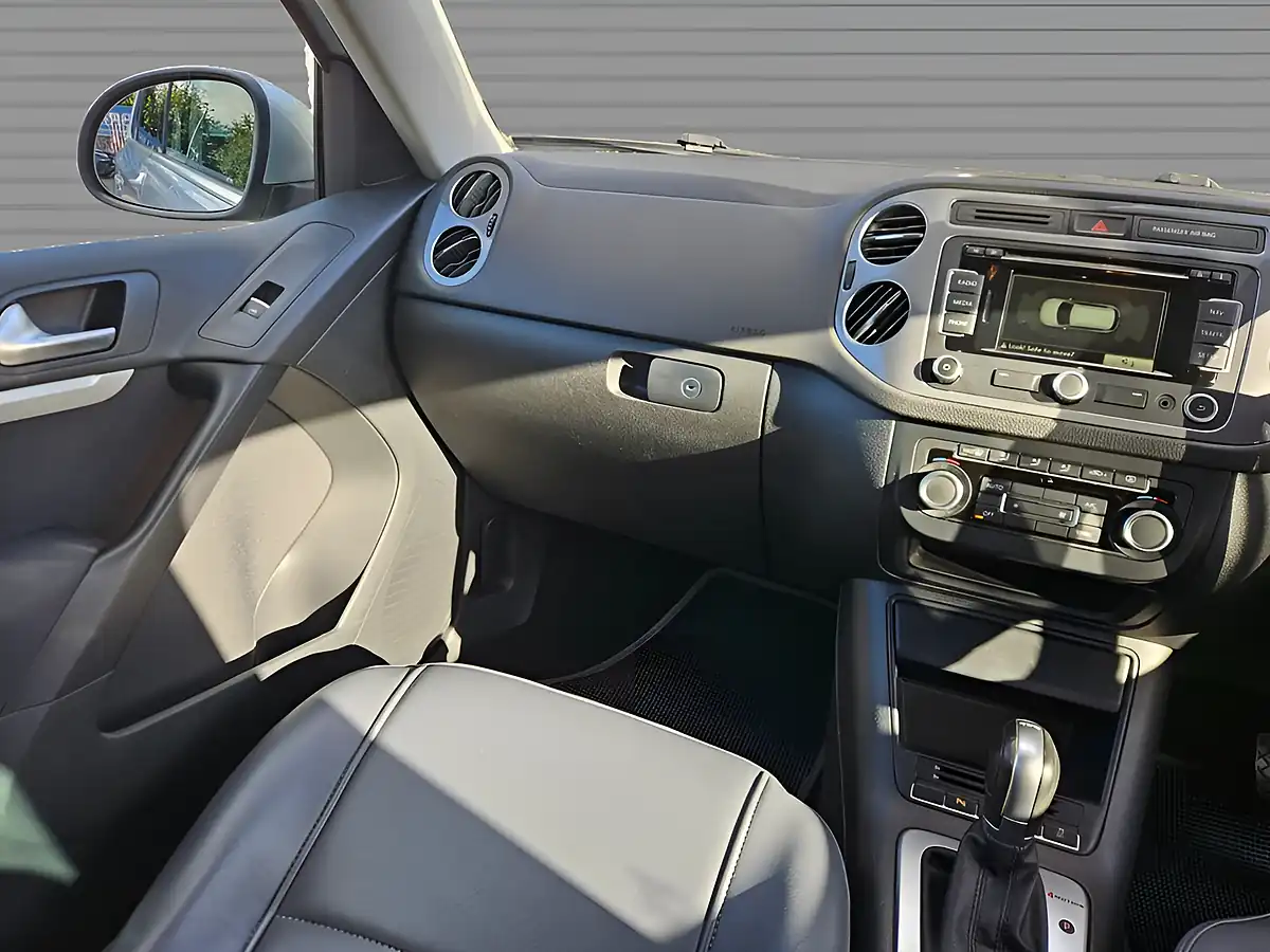 Used 2014 Volkswagen Tiguan Match Reflex Silver - Interior and Exterior details 17