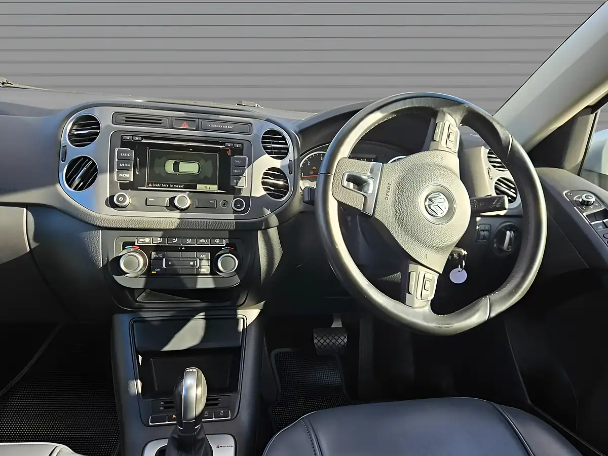 Used 2014 Volkswagen Tiguan Match Reflex Silver - Interior and Exterior details 19