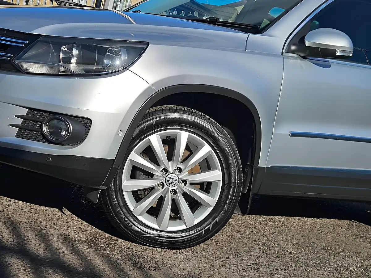 Used 2014 Volkswagen Tiguan Match Reflex Silver - Interior and Exterior details 4