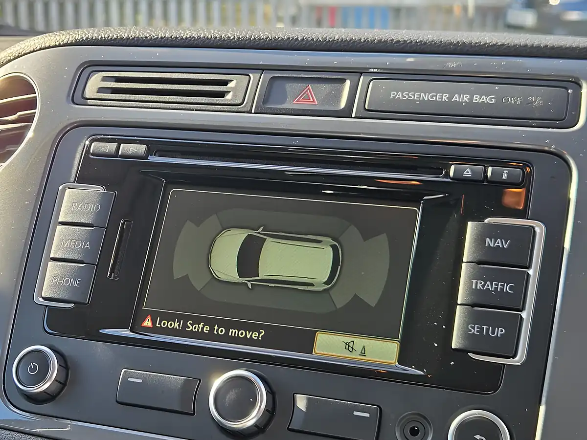 Used 2014 Volkswagen Tiguan Match Reflex Silver - Interior and Exterior details 5