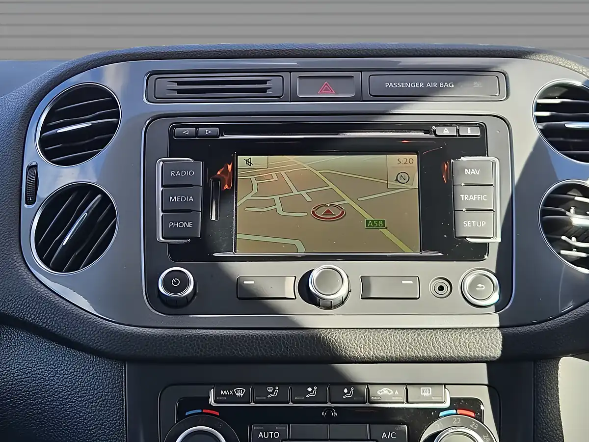 Used 2014 Volkswagen Tiguan Match Reflex Silver - Interior and Exterior details 6