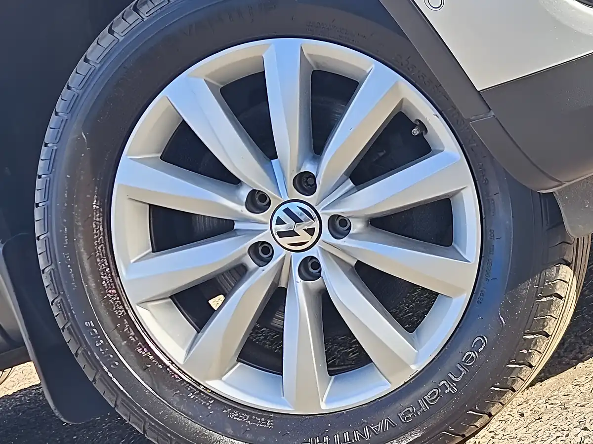 Used 2014 Volkswagen Tiguan Match Reflex Silver - Interior and Exterior details 7