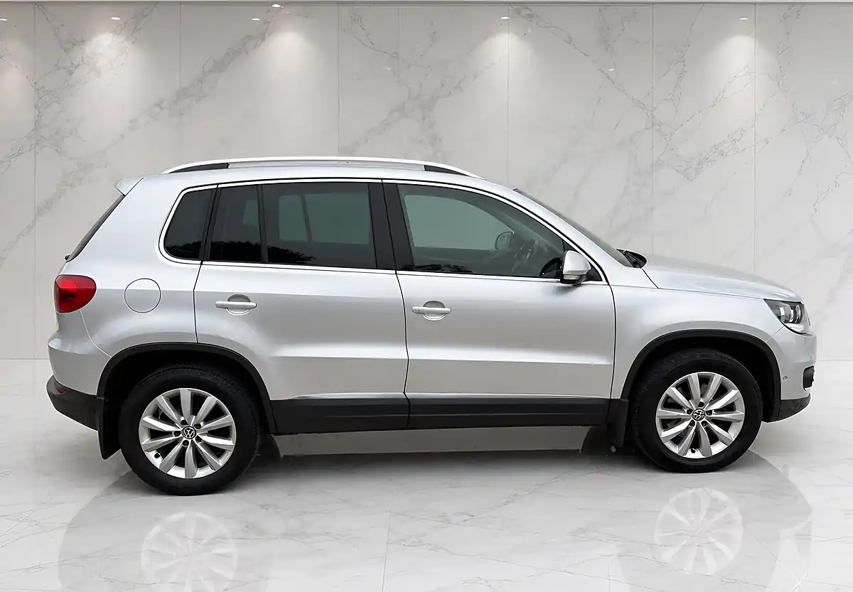Used 2014 Volkswagen Tiguan Match Silver - Interior and Exterior details 8