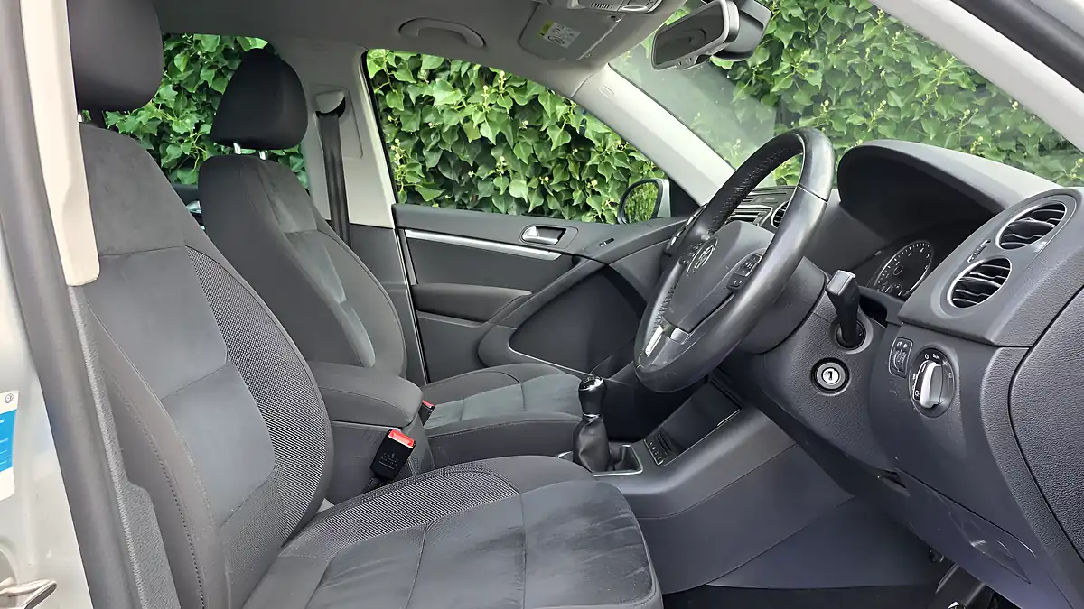Used 2014 Volkswagen Tiguan Match Silver - Interior and Exterior details 10