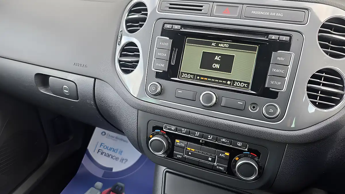 Used 2014 Volkswagen Tiguan Match Silver - Interior and Exterior details 17