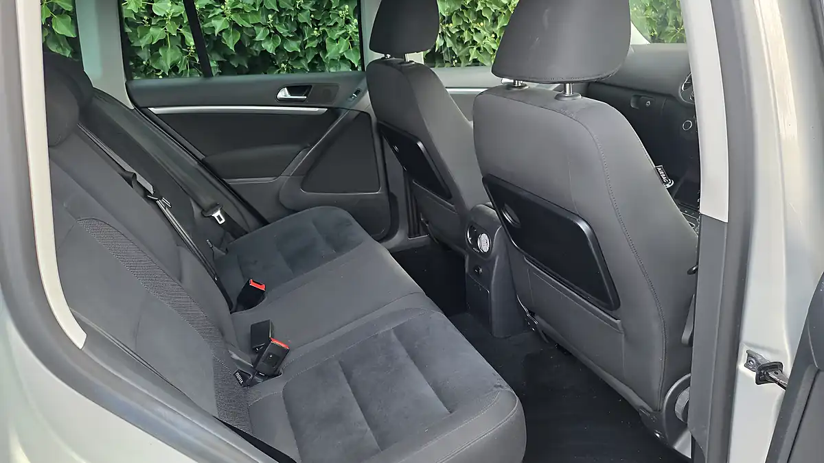Used 2014 Volkswagen Tiguan Match Silver - Interior and Exterior details 19