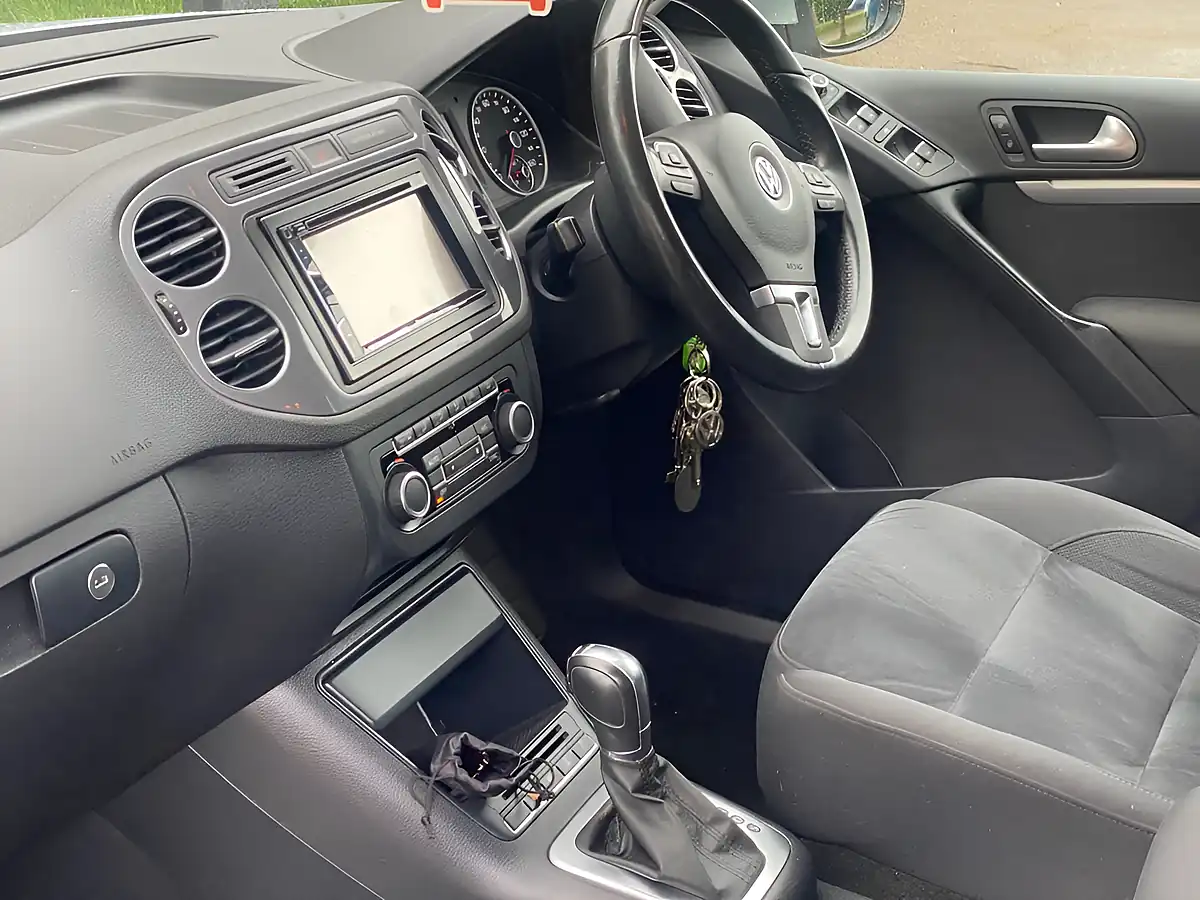 Used 2014 Volkswagen Tiguan Match Silver - Interior and Exterior details 10