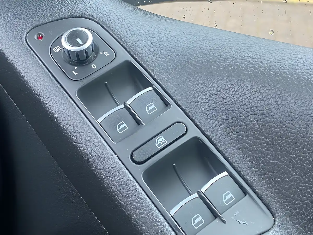Used 2014 Volkswagen Tiguan Match Silver - Interior and Exterior details 15