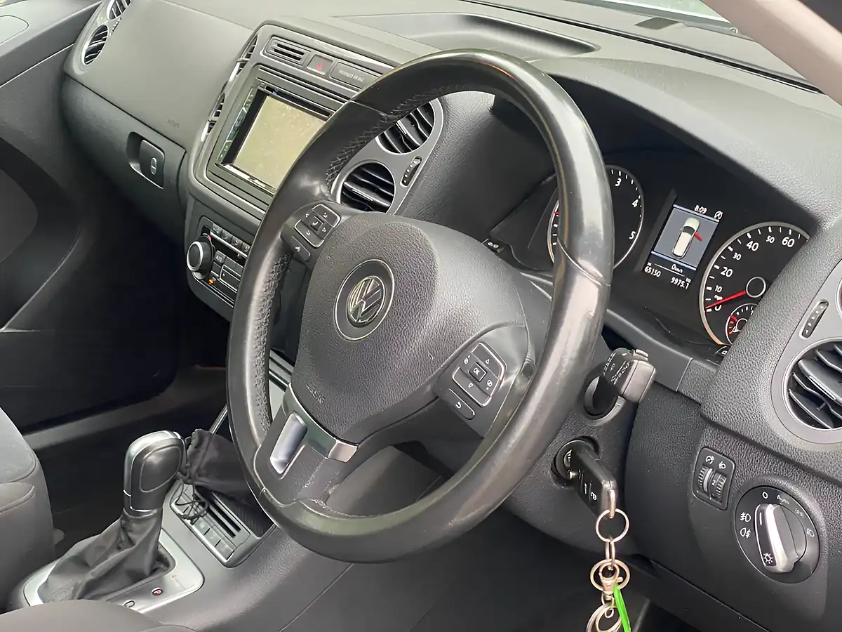 Used 2014 Volkswagen Tiguan Match Silver - Interior and Exterior details 9