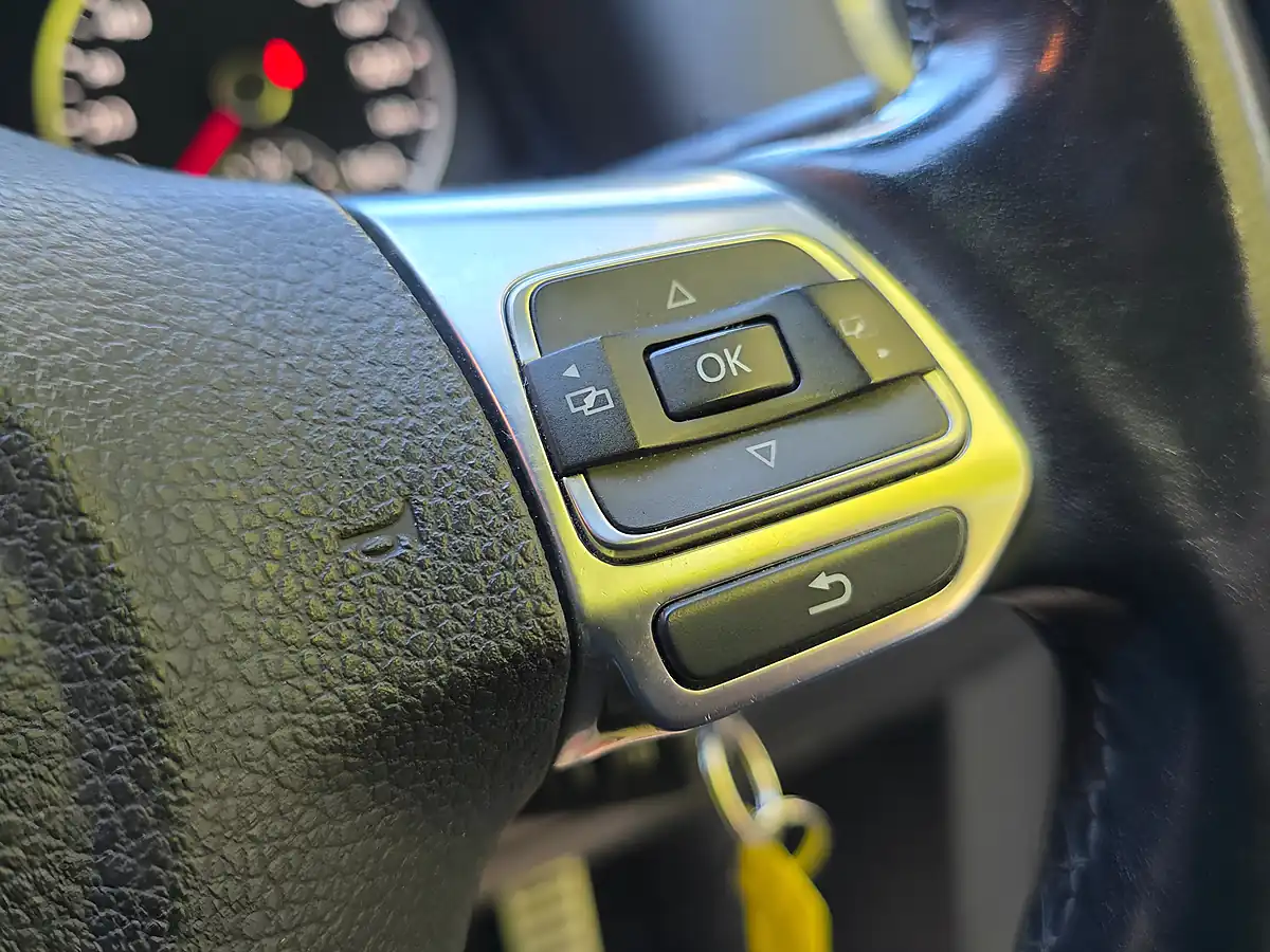 Used 2014 Volkswagen Tiguan R-Line Blue - Interior and Exterior details 16