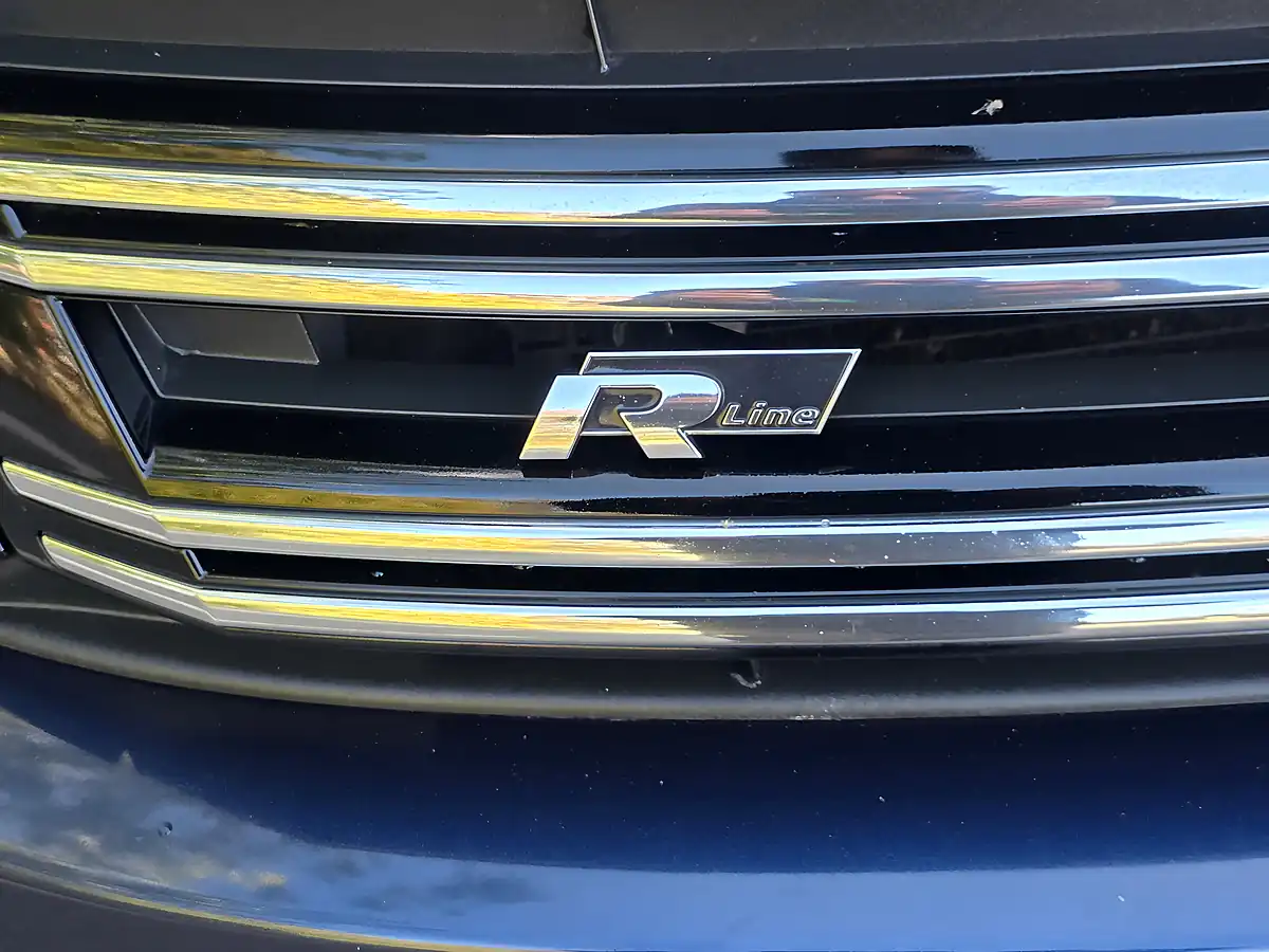 Used 2014 Volkswagen Tiguan R-Line Blue - Interior and Exterior details 19