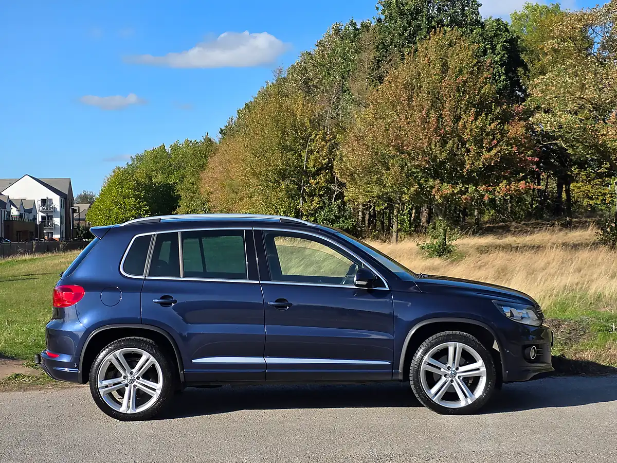 Used 2014 Volkswagen Tiguan R-Line Blue - Interior and Exterior details 8