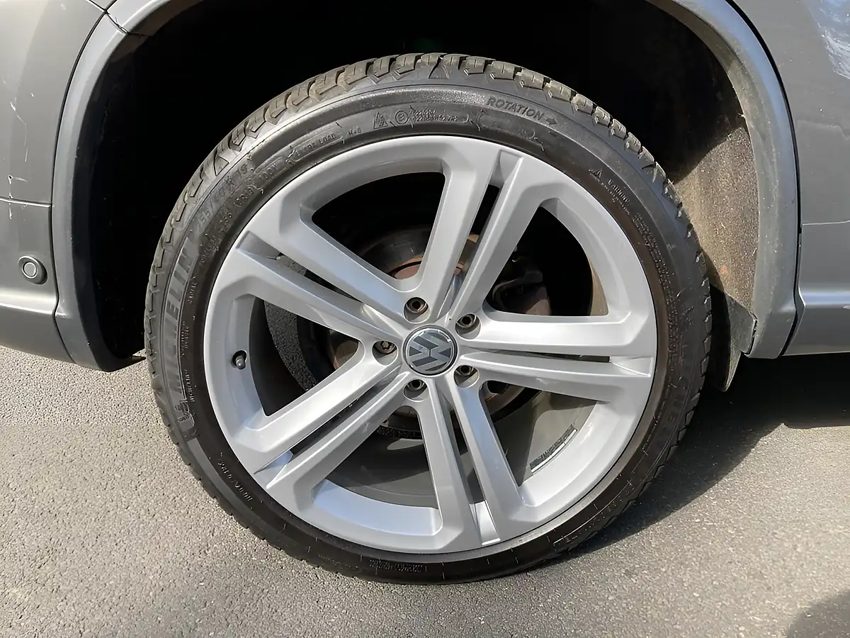 Used 2014 Volkswagen Tiguan R-Line Grey - Interior and Exterior details 10