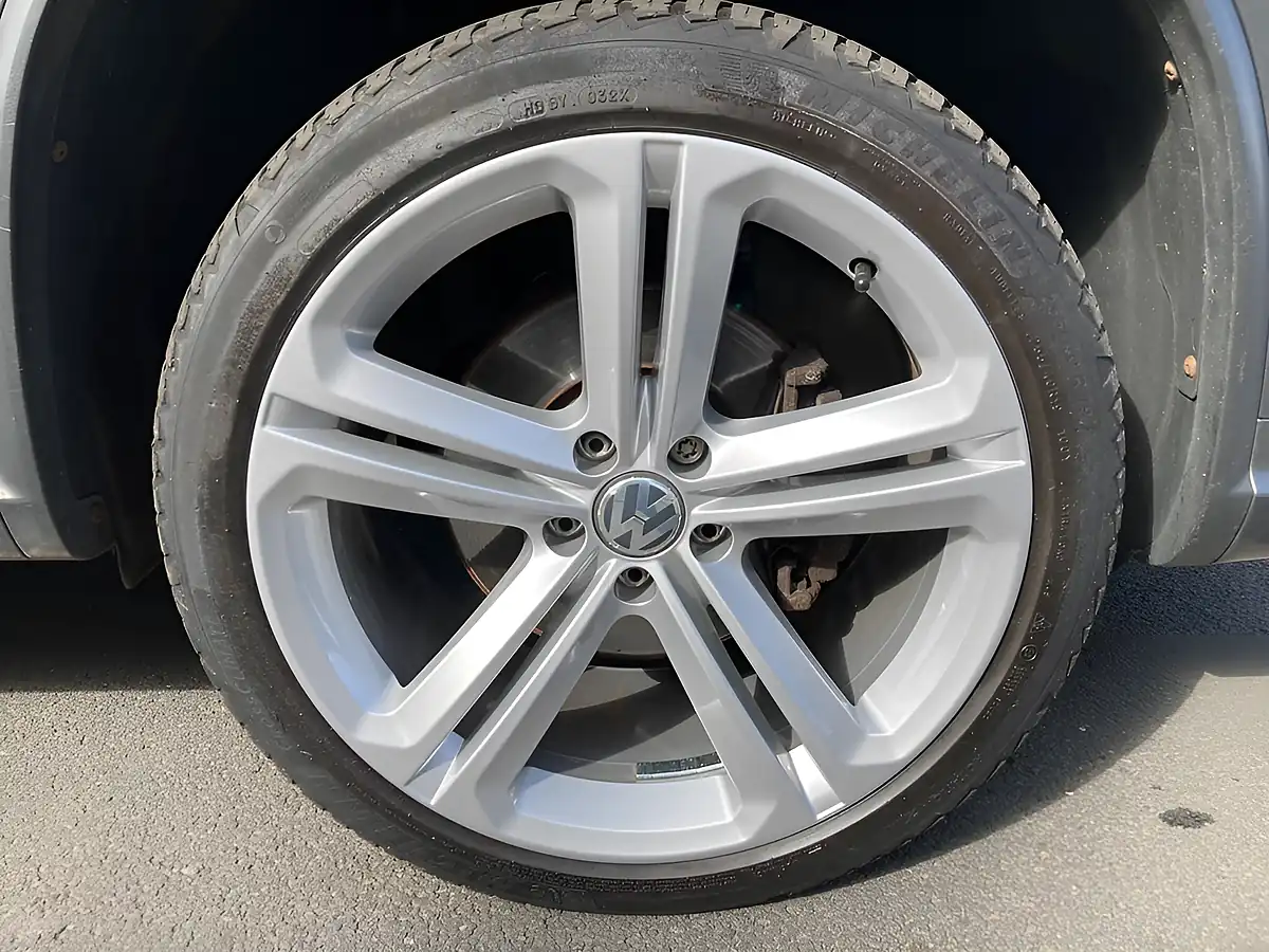 Used 2014 Volkswagen Tiguan R-Line Grey - Interior and Exterior details 9