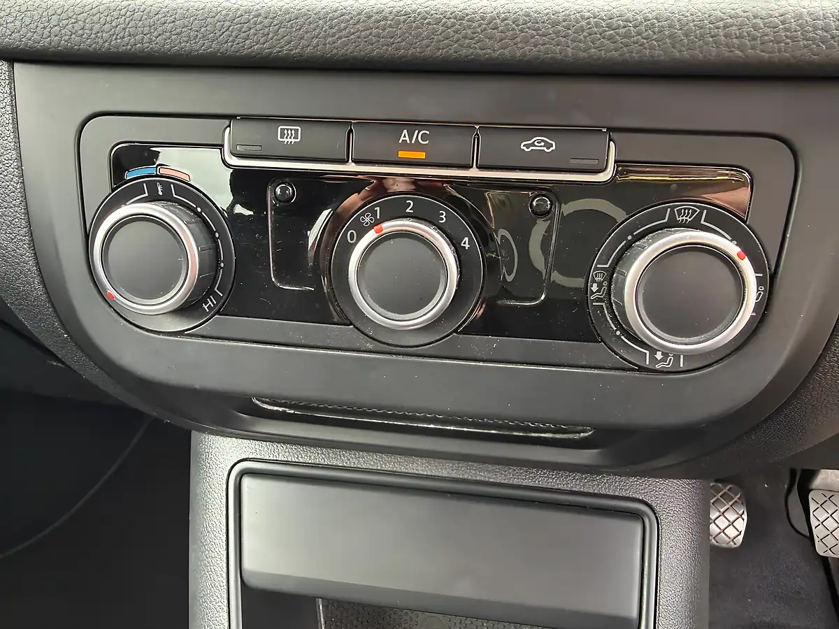 Used 2014 Volkswagen Tiguan S Silver - Interior and Exterior details 12