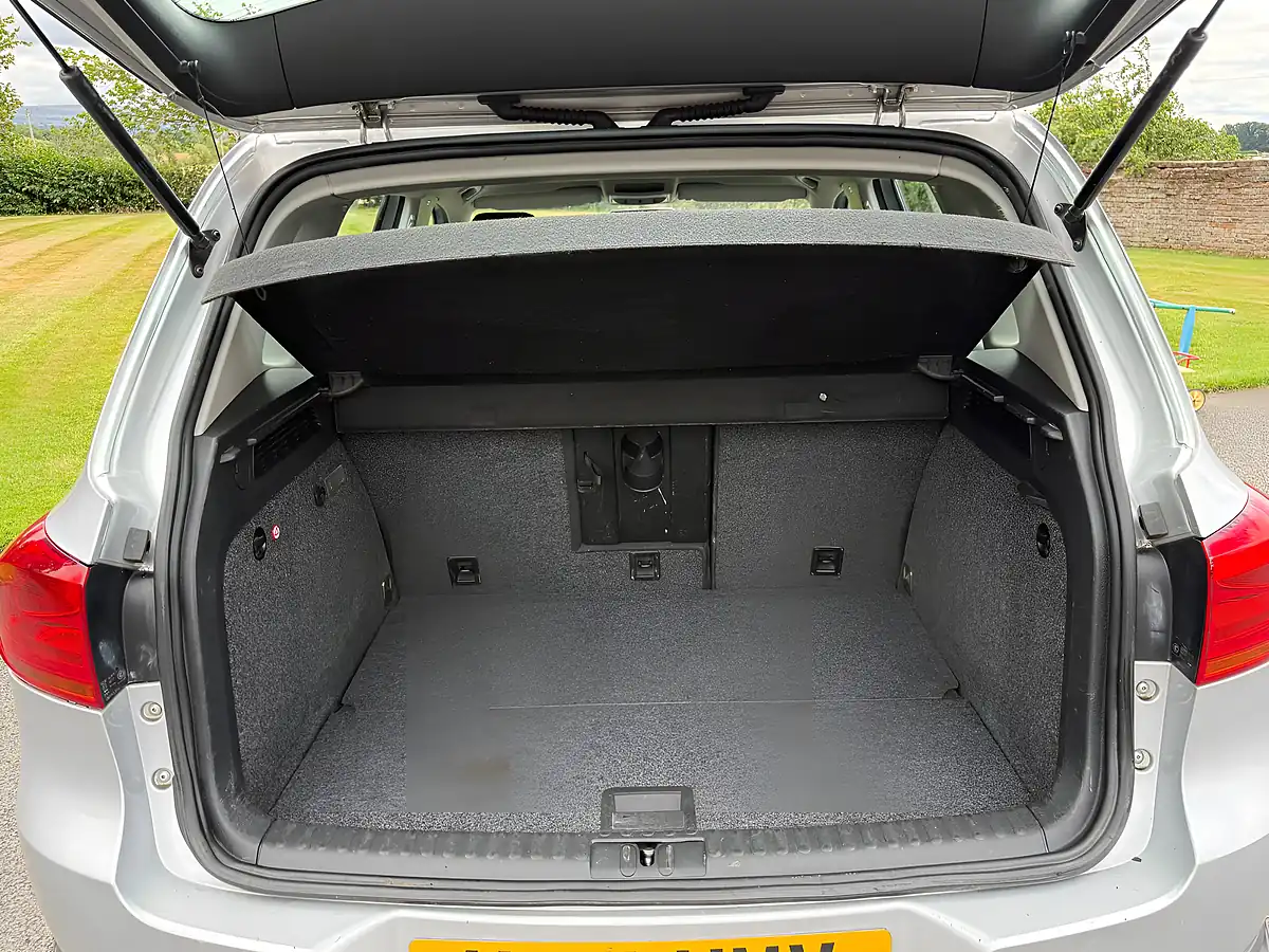 Used 2014 Volkswagen Tiguan S Silver - Interior and Exterior details 14