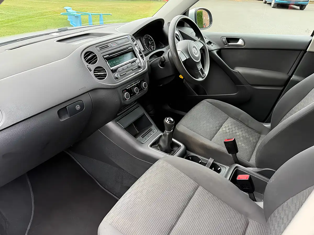 Used 2014 Volkswagen Tiguan S Silver - Interior and Exterior details 15