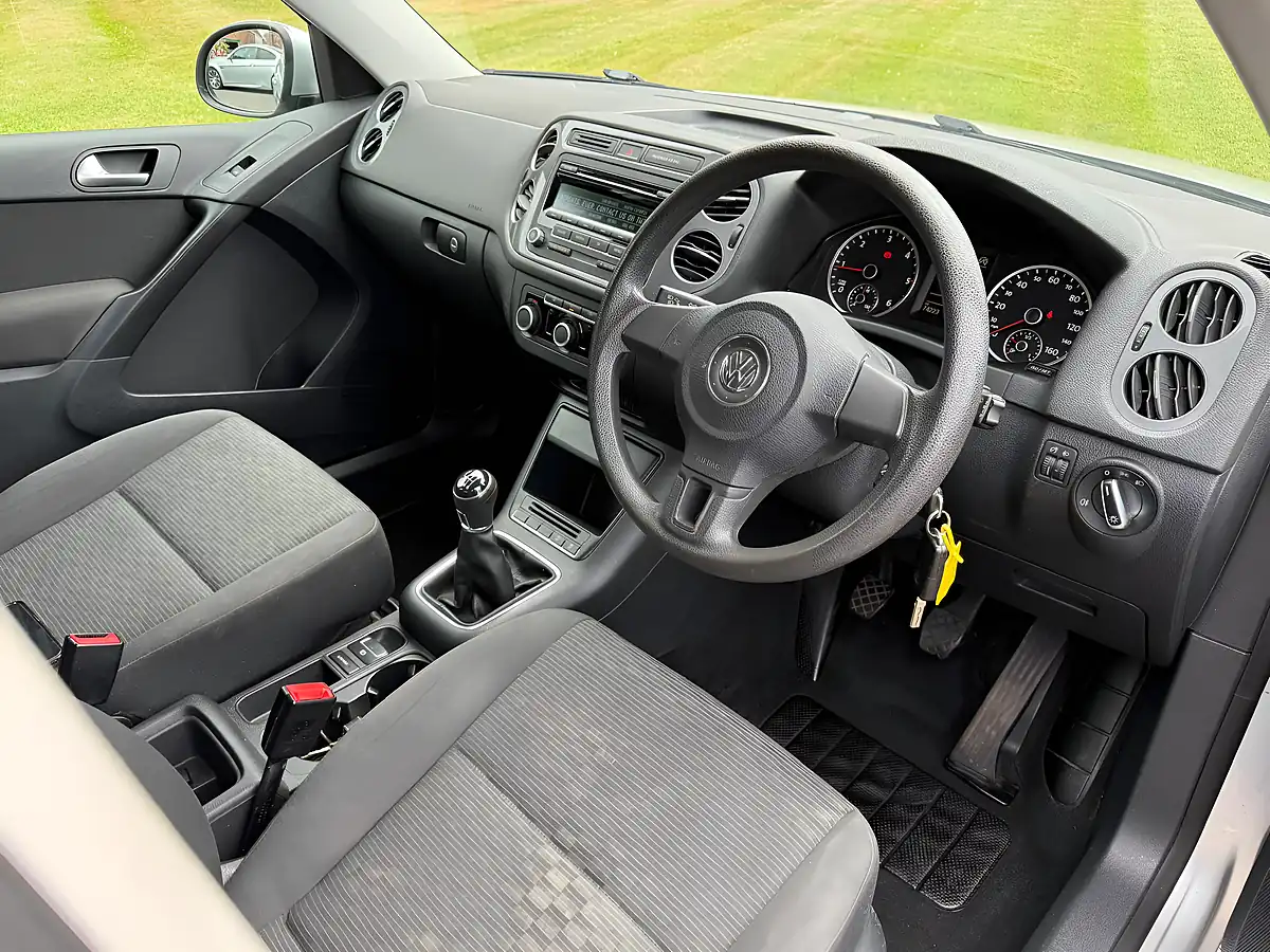 Used 2014 Volkswagen Tiguan S Silver - Interior and Exterior details 8