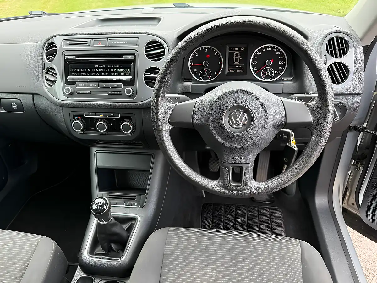 Used 2014 Volkswagen Tiguan S Silver - Interior and Exterior details 9