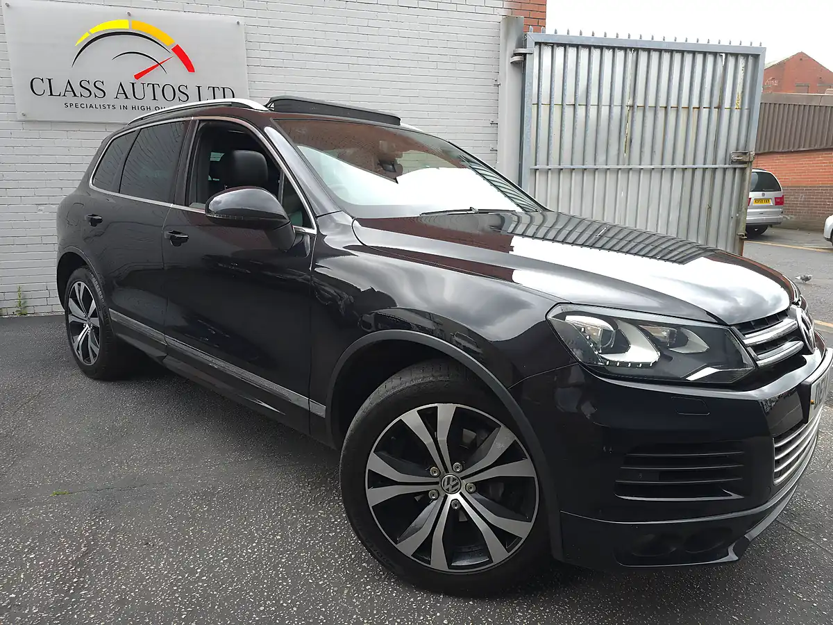 Used 2014 Volkswagen Touareg Bluemotion Tech R-Line Black - Front View