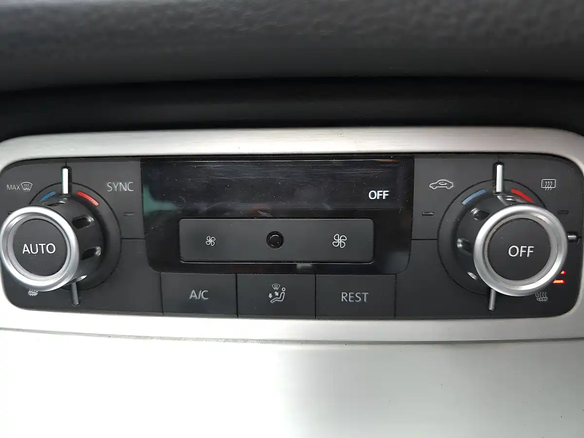Used 2014 Volkswagen Touareg Bluemotion Tech R-Line Black - Interior and Exterior details 10