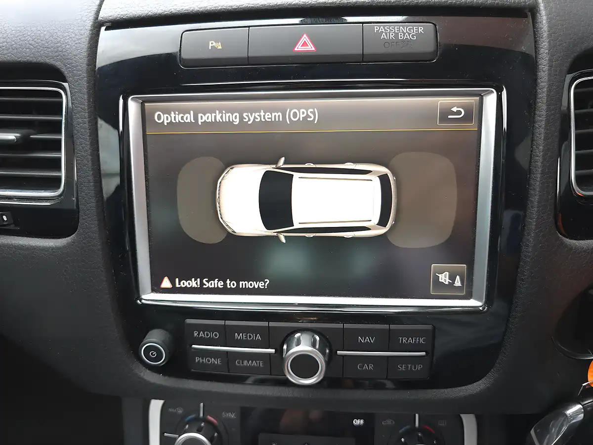 Used 2014 Volkswagen Touareg Bluemotion Tech R-Line Black - Interior and Exterior details 11