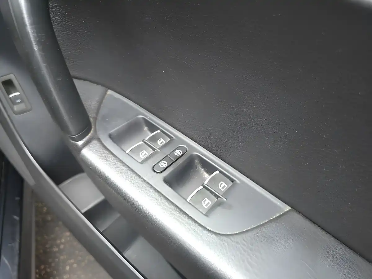 Used 2014 Volkswagen Touareg Bluemotion Tech R-Line Black - Interior and Exterior details 12