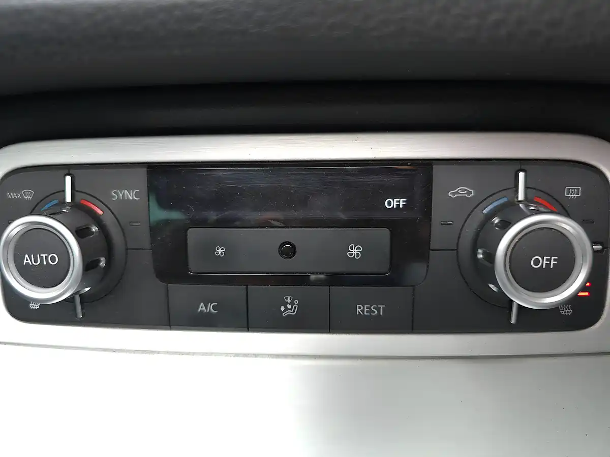 Used 2014 Volkswagen Touareg Bluemotion Tech R-Line Black - Interior and Exterior details 16