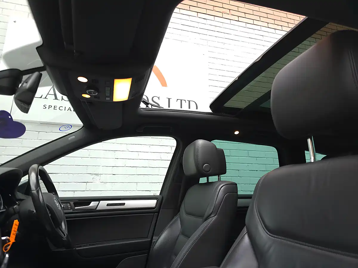Used 2014 Volkswagen Touareg Bluemotion Tech R-Line Black - Interior and Exterior details 18