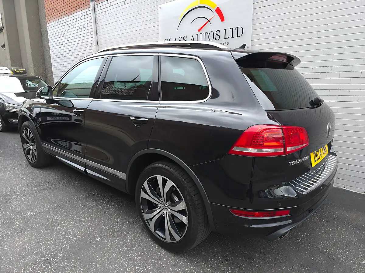 Used 2014 Volkswagen Touareg Bluemotion Tech R-Line Black - Interior and Exterior details 4