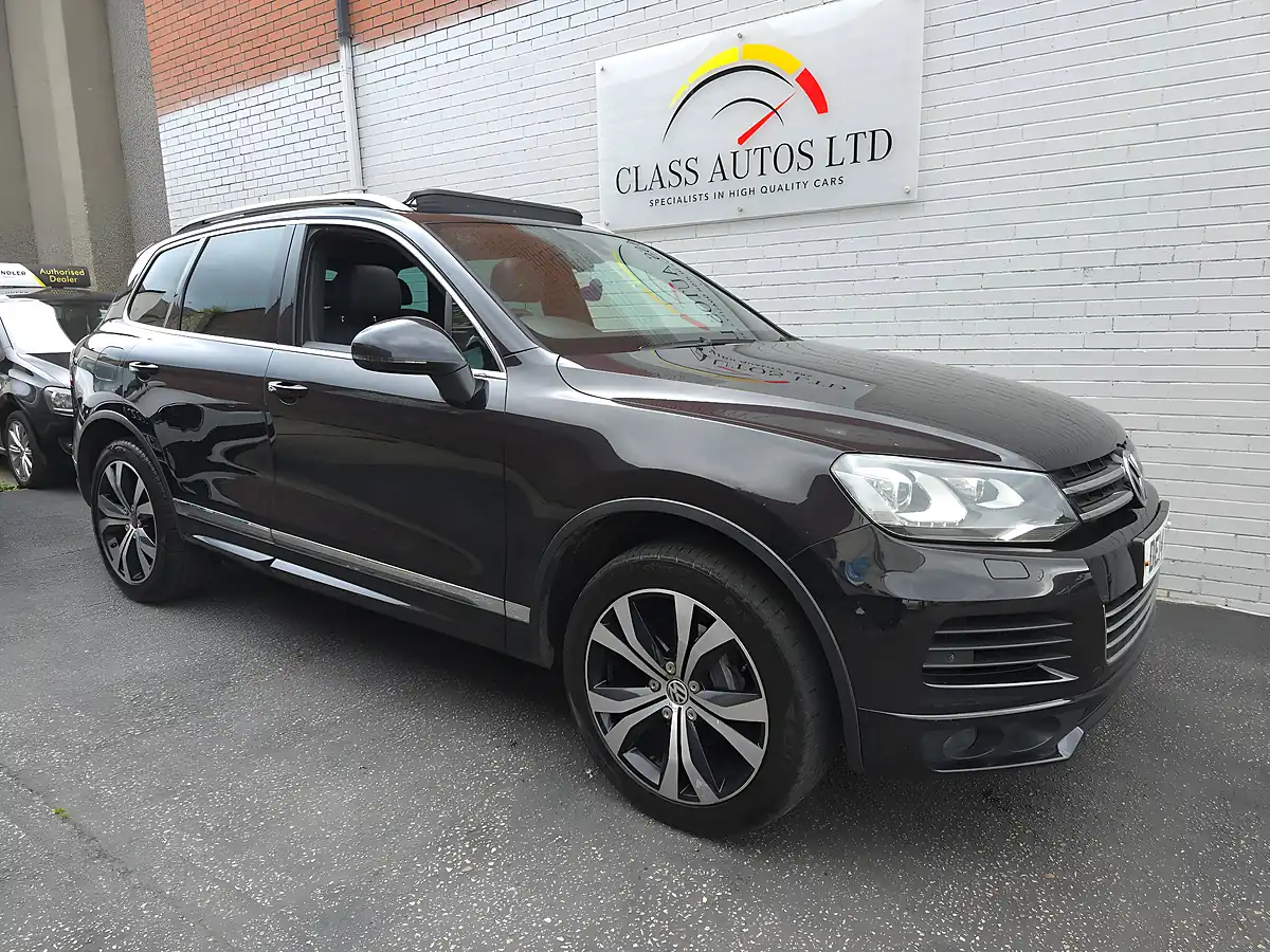 Used 2014 Volkswagen Touareg Bluemotion Tech R-Line Black - Interior and Exterior details 5