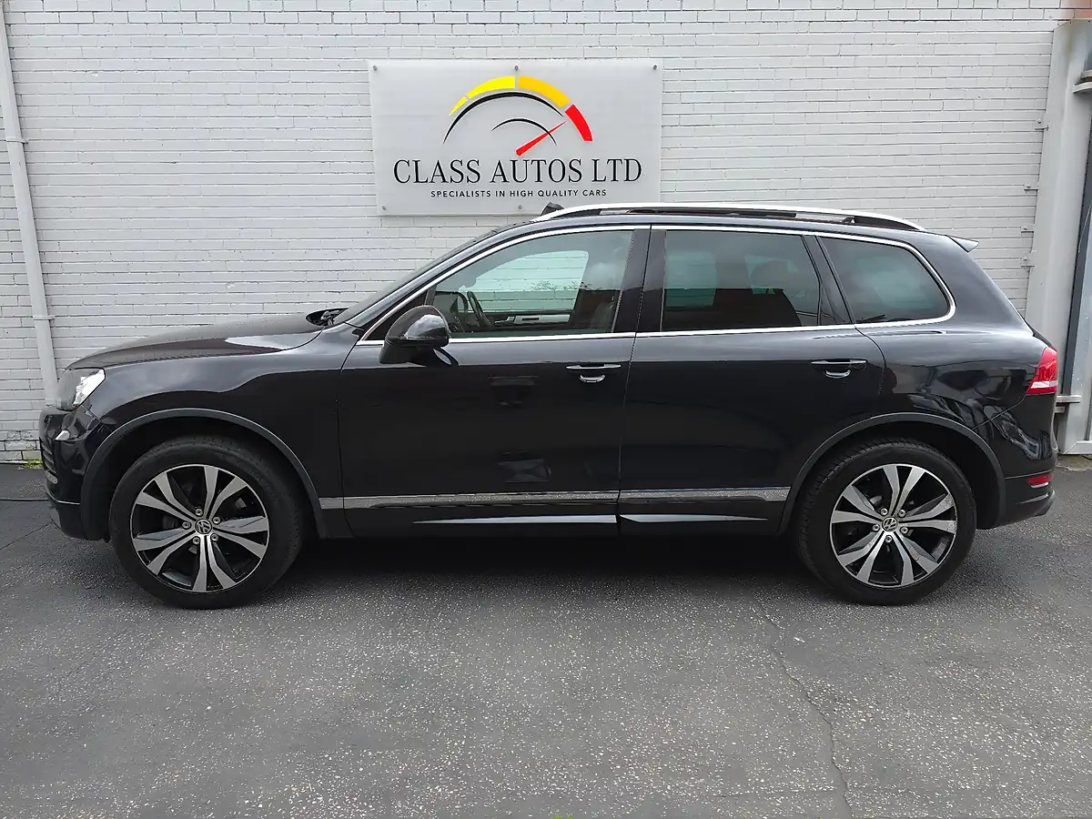 Used 2014 Volkswagen Touareg Bluemotion Tech R-Line Black - Interior and Exterior details 8