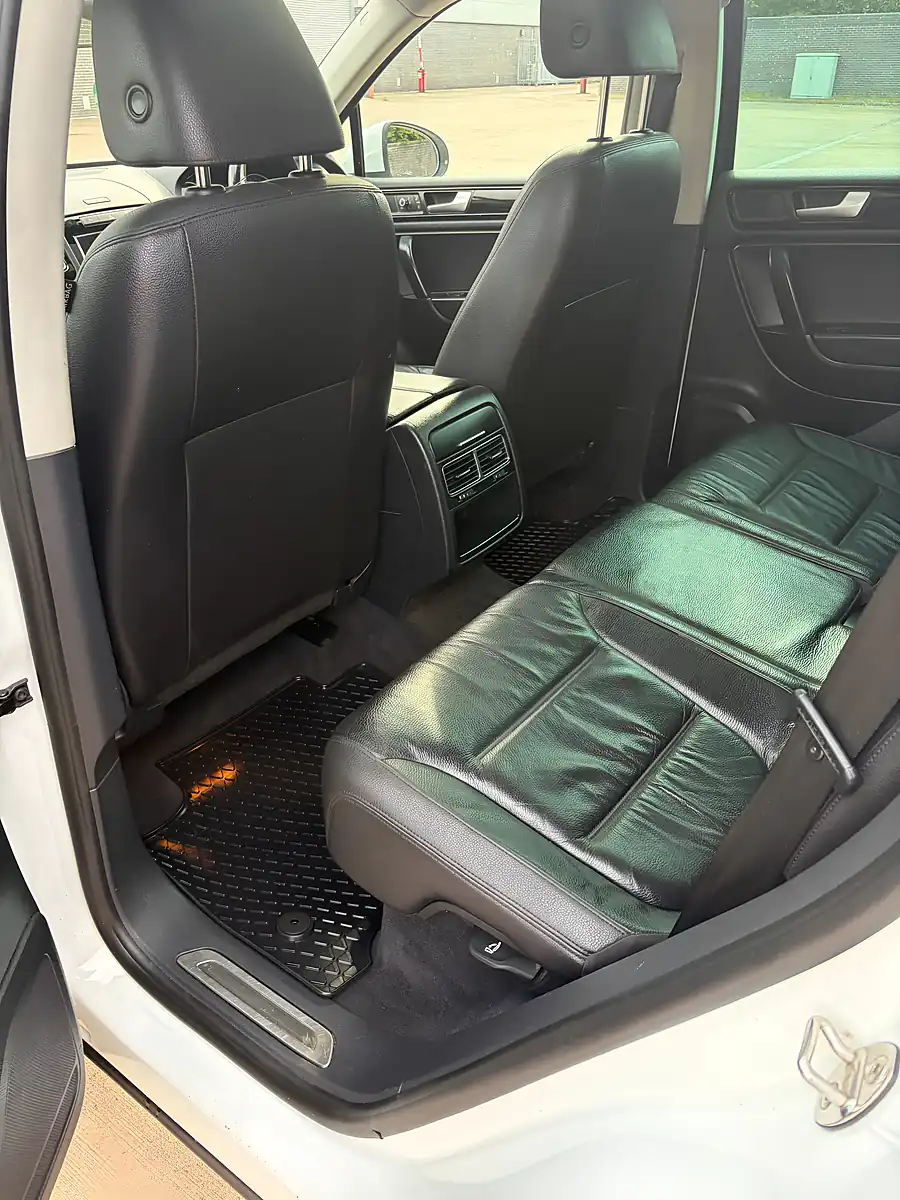 Used 2014 Volkswagen Touareg Bluemotion Tech R-Line White - Interior and Exterior details 11