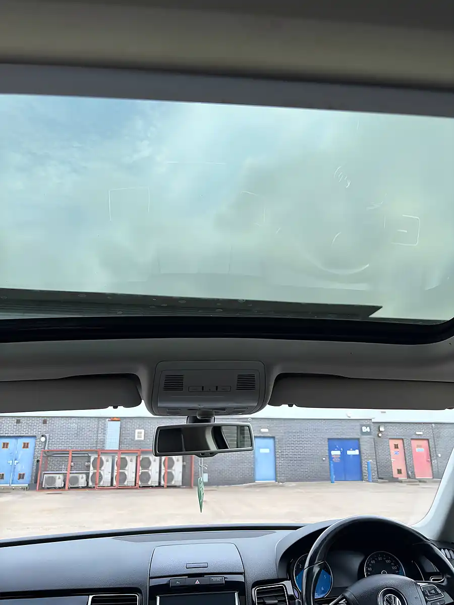 Used 2014 Volkswagen Touareg Bluemotion Tech R-Line White - Interior and Exterior details 13