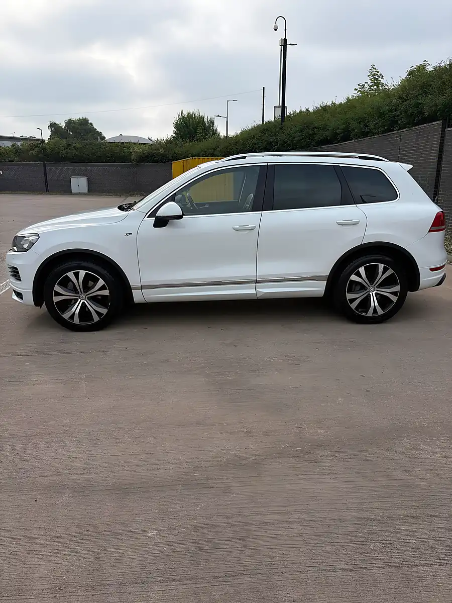 Used 2014 Volkswagen Touareg Bluemotion Tech R-Line White - Interior and Exterior details 2