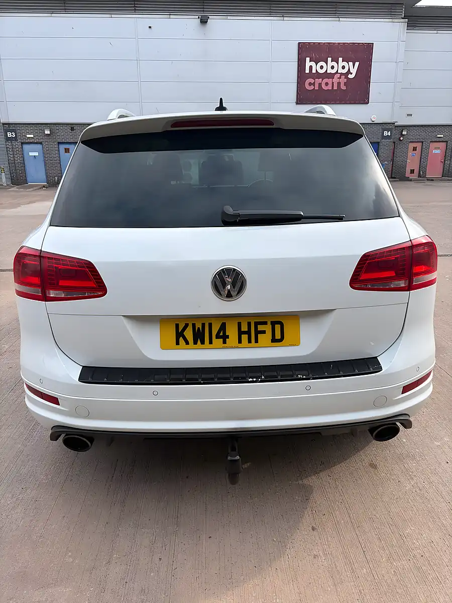Used 2014 Volkswagen Touareg Bluemotion Tech R-Line White - Interior and Exterior details 4