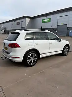 Used 2014 Volkswagen Touareg Bluemotion Tech R-Line White - Interior and Exterior details 5