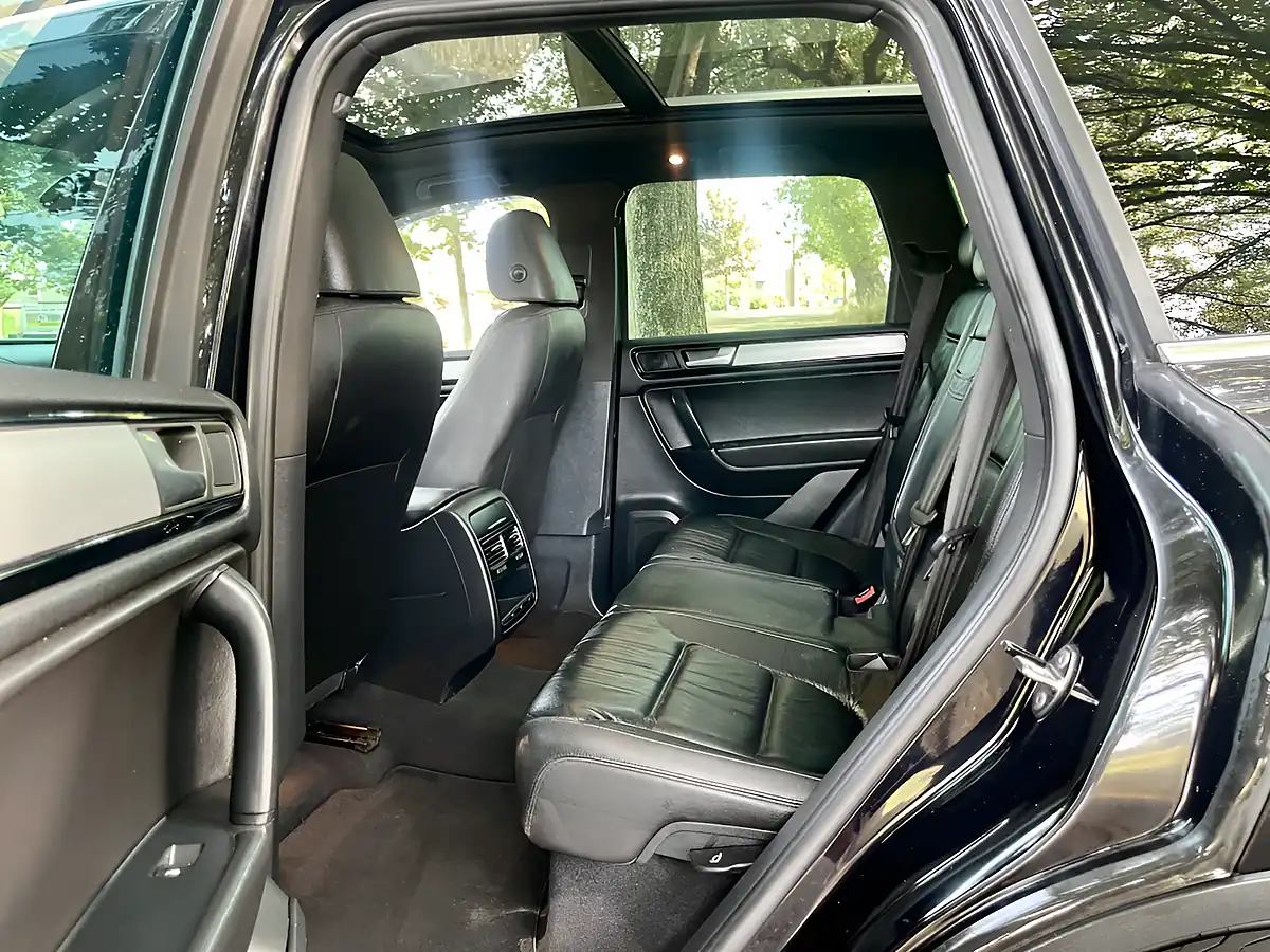 Used 2014 Volkswagen Touareg R-Line Black - Interior and Exterior details 10