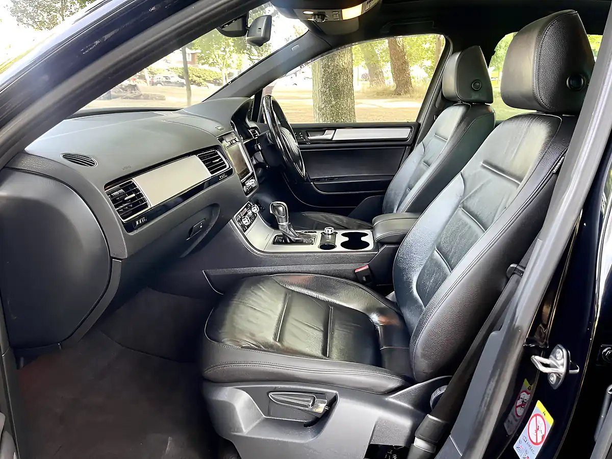 Used 2014 Volkswagen Touareg R-Line Black - Interior and Exterior details 15