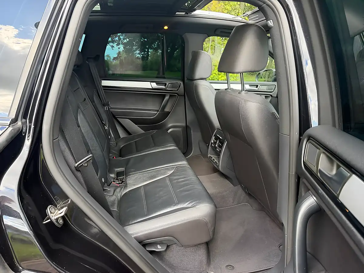 Used 2014 Volkswagen Touareg R-Line Black - Interior and Exterior details 11