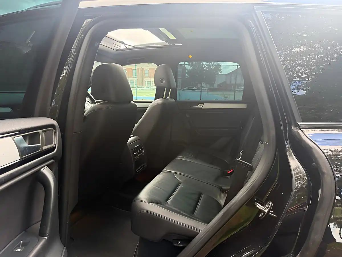 Used 2014 Volkswagen Touareg R-Line Black - Interior and Exterior details 12