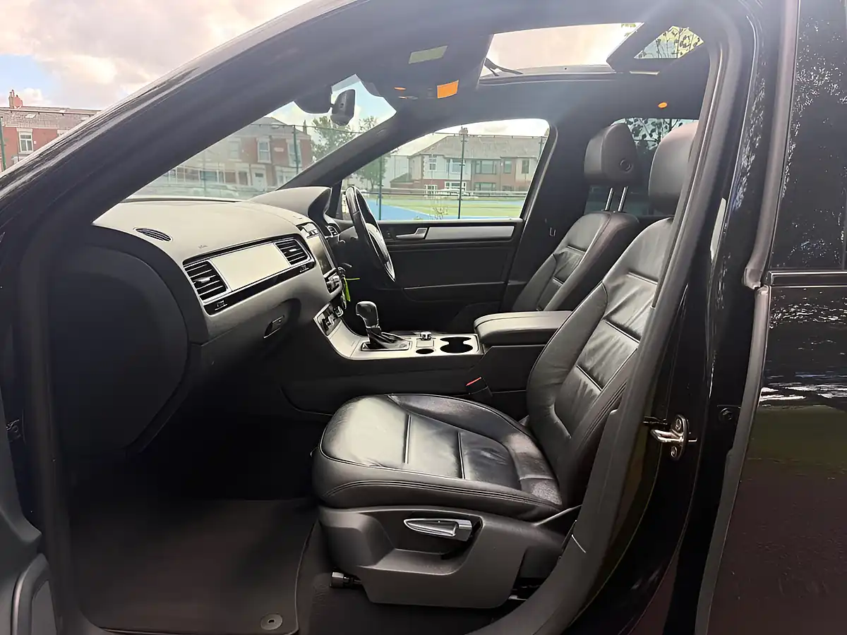 Used 2014 Volkswagen Touareg R-Line Black - Interior and Exterior details 13