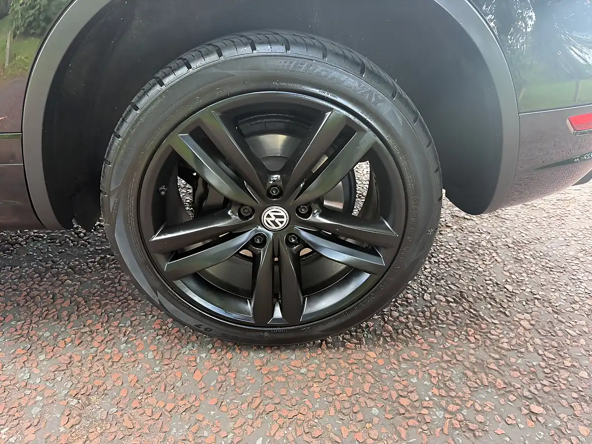 Used 2014 Volkswagen Touareg R-Line Black - Interior and Exterior details 14