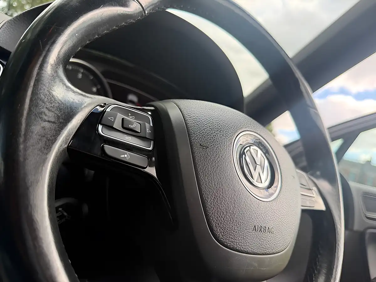 Used 2014 Volkswagen Touareg R-Line Black - Interior and Exterior details 17