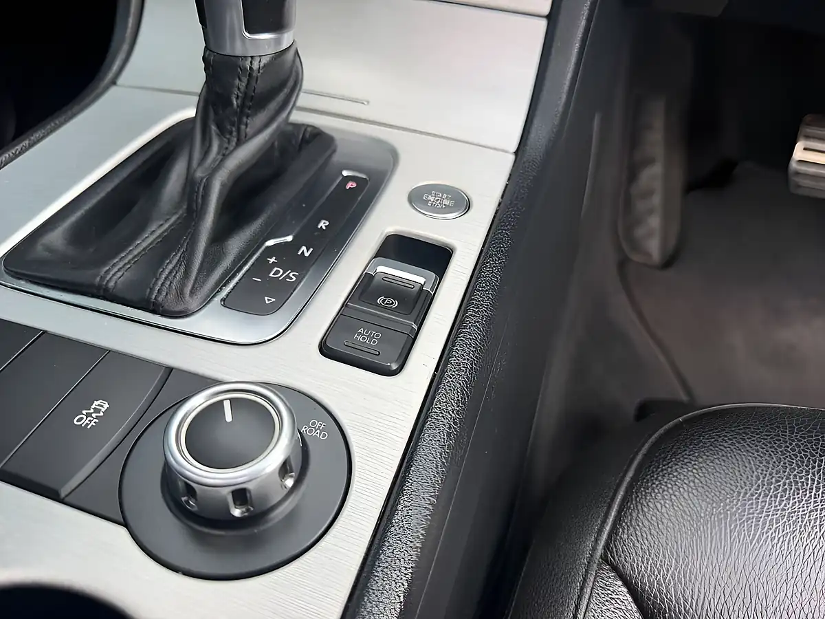 Used 2014 Volkswagen Touareg R-Line Black - Interior and Exterior details 18