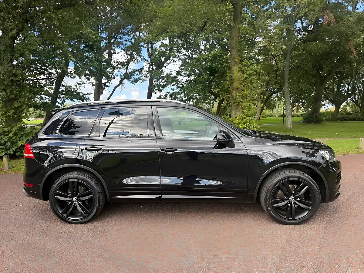 Used 2014 Volkswagen Touareg R-Line Black - Interior and Exterior details 3