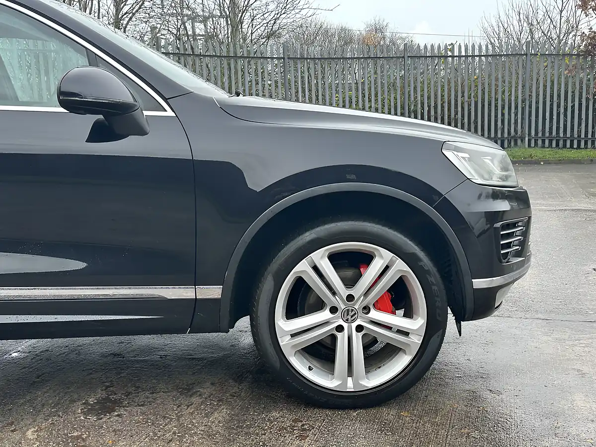 Used 2014 Volkswagen Touareg R-Line Black - Interior and Exterior details 10